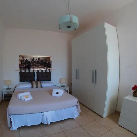 Li Carlucci Lejlighed Cannole